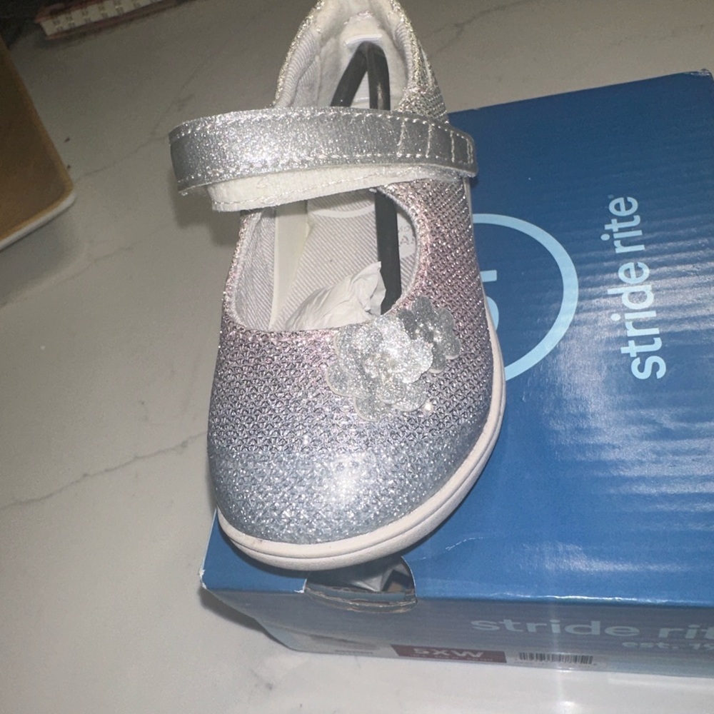 Stride Rite Glittery Silver Mary Jane’s 5 Extra Wide